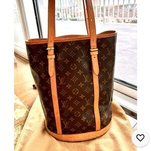 PRISTINE LOUIS VUITTON BUCKET BAG.